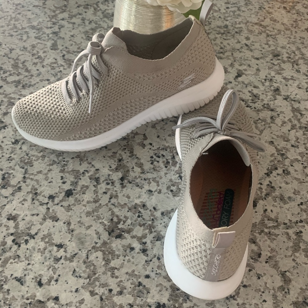 Sketchers Air Cooled Memory Foam